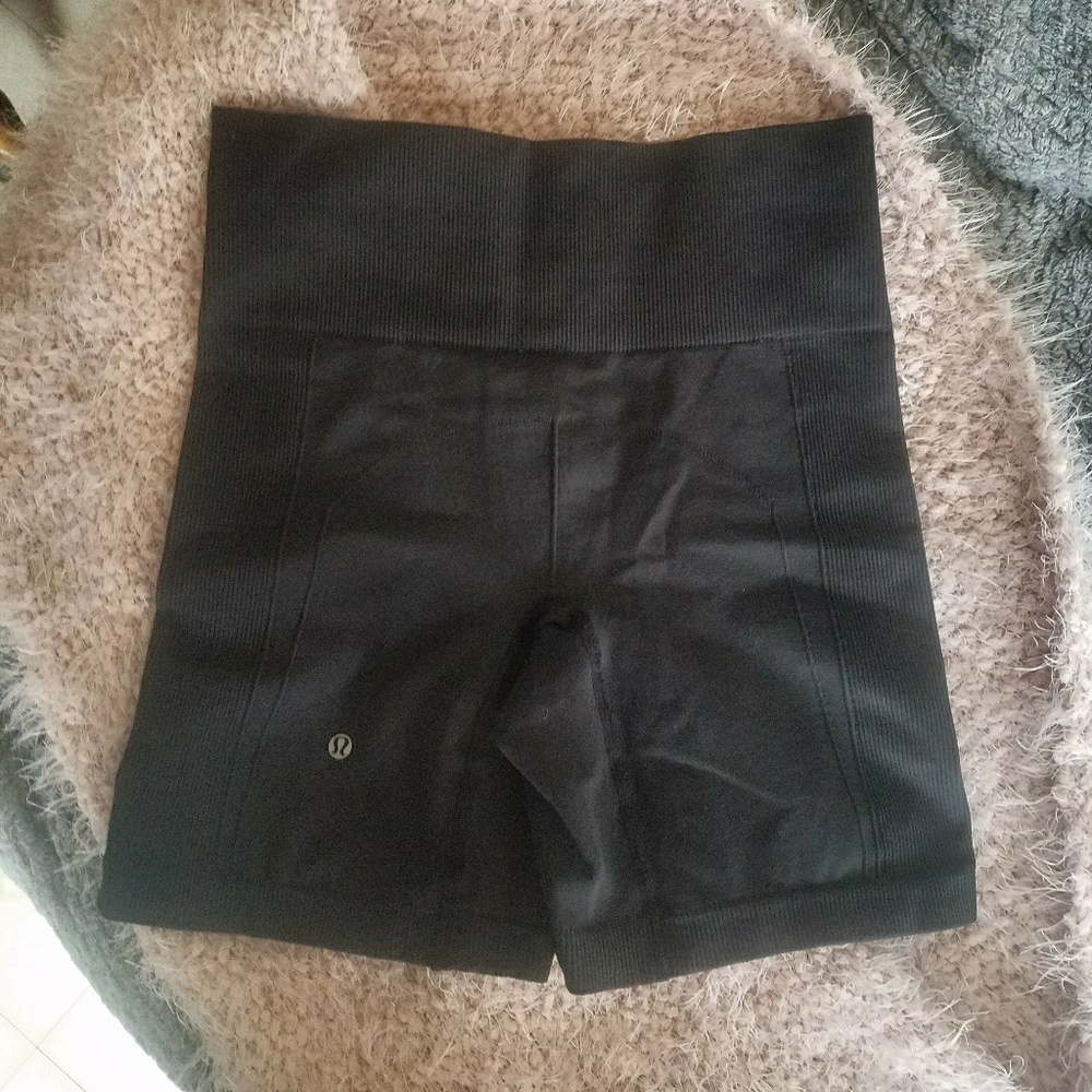 Lululemon Sculp Black Spandex Shorts 4
